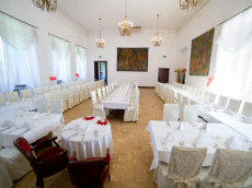 KRASICZYN zamek hotel pokoje noclegi wypoczynek restauracja w Polsce Przemyl